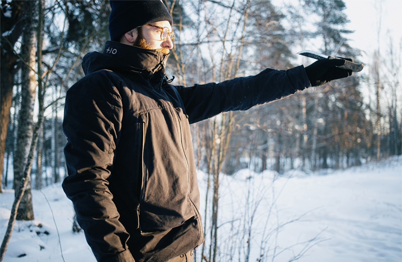 puukon-ojentaminen-turvallisesti