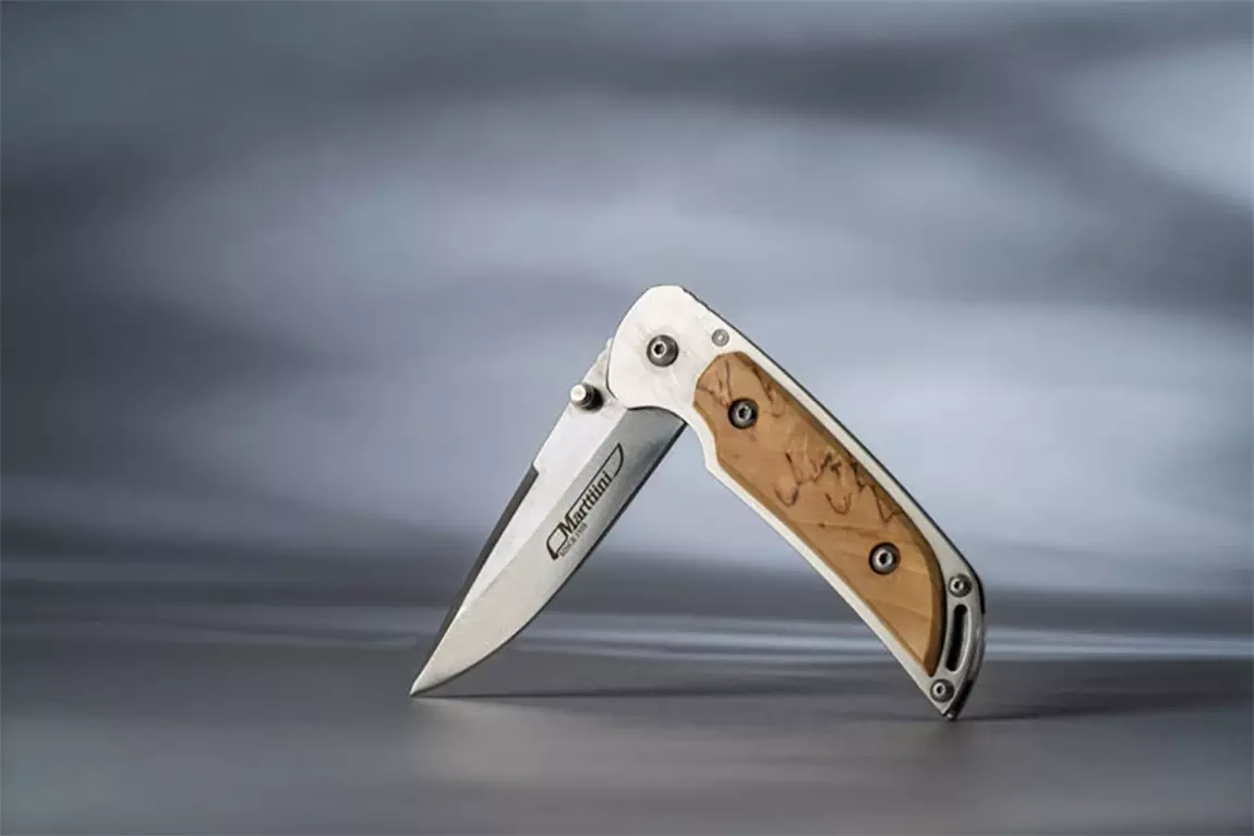 folding knife